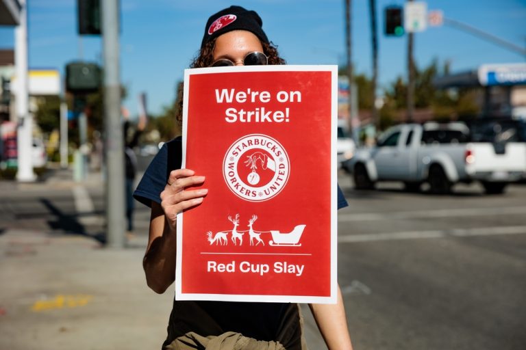 Union struggle spills into Starbucks headquarters