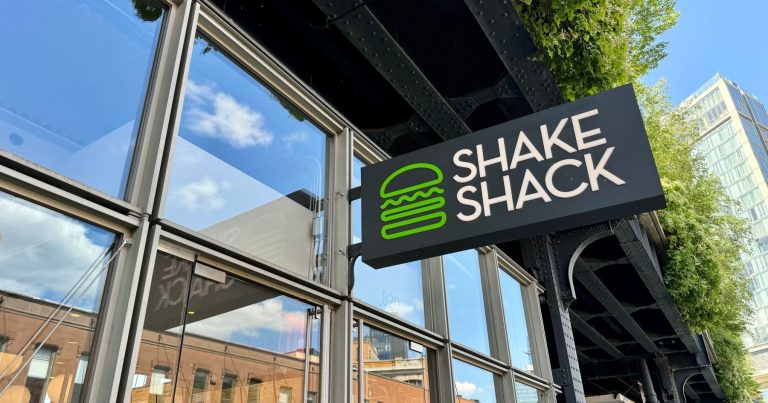 Shake Shack wants to build a lot more restaurants